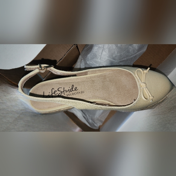 LIFESTRIDE KEEPSAKE WOMENS CANVAS WEDGES ESPADRILLE HEELS (Butter) - Picture 5 of 8